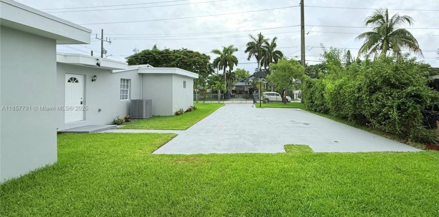 House in West Park, Florida 5 bedrooms, 187.85 sq.m. № 1887786