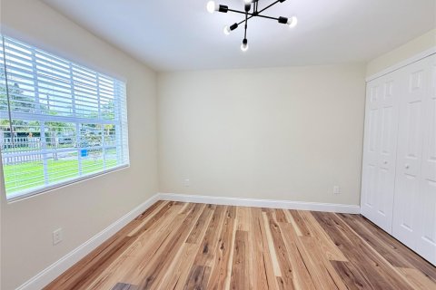House in West Park, Florida 5 bedrooms, 187.85 sq.m. № 1887786 - photo 28
