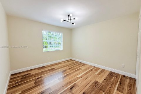 House in West Park, Florida 5 bedrooms, 187.85 sq.m. № 1887786 - photo 27