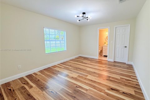 House in West Park, Florida 5 bedrooms, 187.85 sq.m. № 1887786 - photo 22