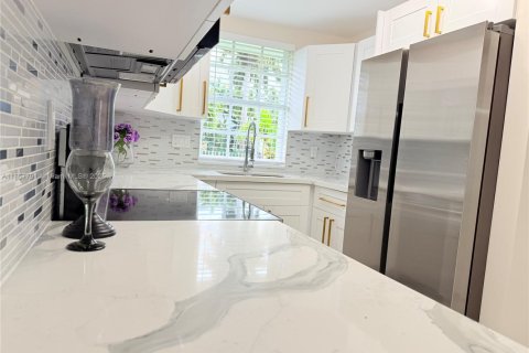 House in West Park, Florida 5 bedrooms, 187.85 sq.m. № 1887786 - photo 20