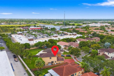 House in Homestead, Florida 6 bedrooms, 290.69 sq.m. № 1828196 - photo 28