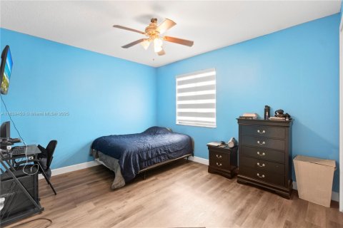 House in Homestead, Florida 6 bedrooms, 290.69 sq.m. № 1828196 - photo 18