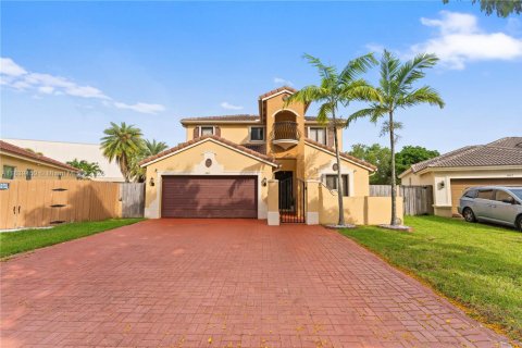 House in Homestead, Florida 6 bedrooms, 290.69 sq.m. № 1828196 - photo 1