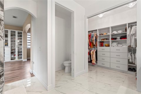 House in Homestead, Florida 6 bedrooms, 290.69 sq.m. № 1828196 - photo 17