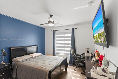 House in Homestead, Florida 6 bedrooms, 290.69 sq.m. № 1828196 - photo 23