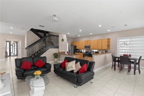 House in Homestead, Florida 6 bedrooms, 290.69 sq.m. № 1828196 - photo 5