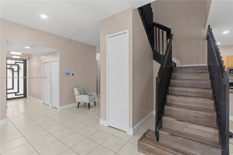 House in Homestead, Florida 6 bedrooms, 290.69 sq.m. № 1828196 - photo 11