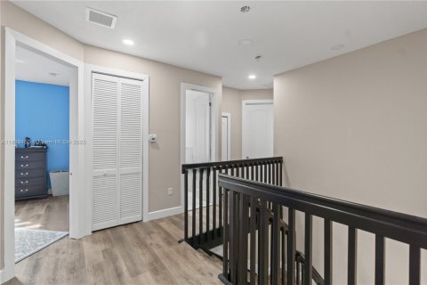 House in Homestead, Florida 6 bedrooms, 290.69 sq.m. № 1828196 - photo 12