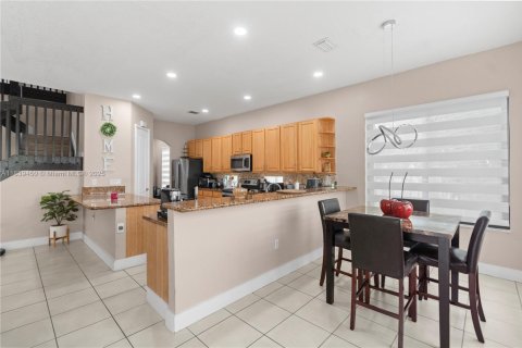 House in Homestead, Florida 6 bedrooms, 290.69 sq.m. № 1828196 - photo 8