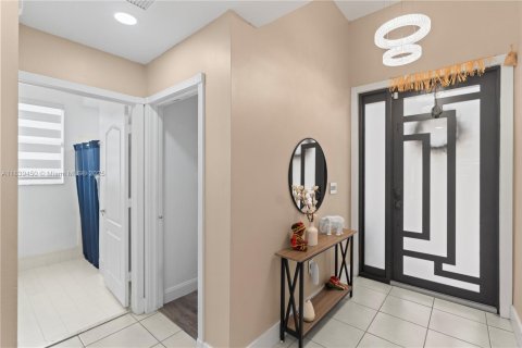 House in Homestead, Florida 6 bedrooms, 290.69 sq.m. № 1828196 - photo 3