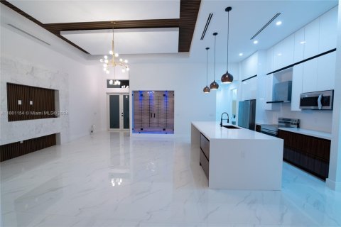 Villa ou maison à vendre à Cape Coral, Floride: 4 chambres, 255.76 m2 № 2269729 - photo 12