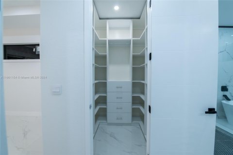 Villa ou maison à vendre à Cape Coral, Floride: 4 chambres, 255.76 m2 № 2269729 - photo 24