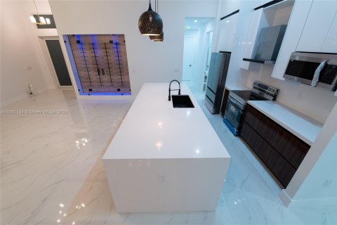 Villa ou maison à vendre à Cape Coral, Floride: 4 chambres, 255.76 m2 № 2269729 - photo 14