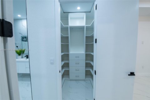 Villa ou maison à vendre à Cape Coral, Floride: 4 chambres, 255.76 m2 № 2269729 - photo 25