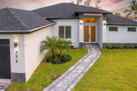 Villa ou maison à vendre à Cape Coral, Floride: 4 chambres, 255.76 m2 № 2269729 - photo 3