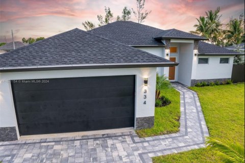 Villa ou maison à vendre à Cape Coral, Floride: 4 chambres, 255.76 m2 № 2269729 - photo 4