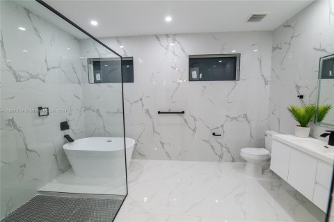 Villa ou maison à vendre à Cape Coral, Floride: 4 chambres, 255.76 m2 № 2269729 - photo 27