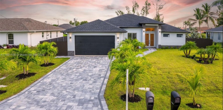 Villa ou maison à Cape Coral, Floride 4 chambres, 255.76 m2 № 2269729