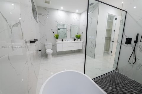 Villa ou maison à vendre à Cape Coral, Floride: 4 chambres, 255.76 m2 № 2269729 - photo 29