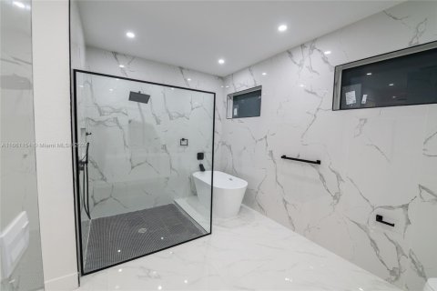 Villa ou maison à vendre à Cape Coral, Floride: 4 chambres, 255.76 m2 № 2269729 - photo 28