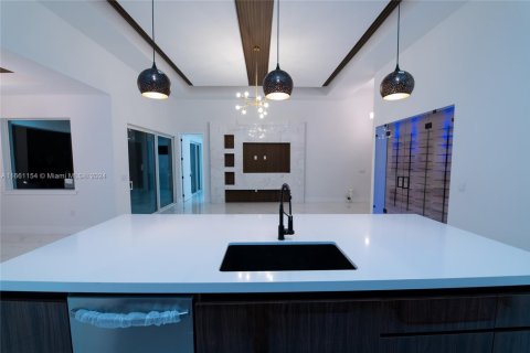 Villa ou maison à vendre à Cape Coral, Floride: 4 chambres, 255.76 m2 № 2269729 - photo 16