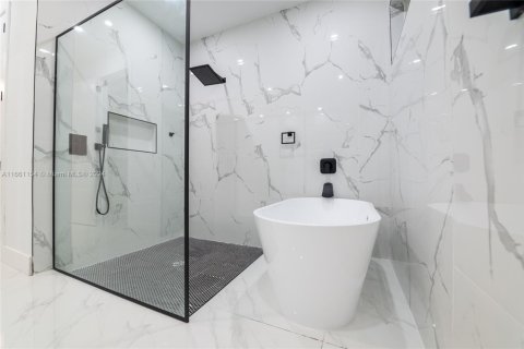 Villa ou maison à vendre à Cape Coral, Floride: 4 chambres, 255.76 m2 № 2269729 - photo 30
