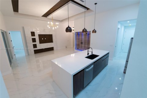 Villa ou maison à vendre à Cape Coral, Floride: 4 chambres, 255.76 m2 № 2269729 - photo 15