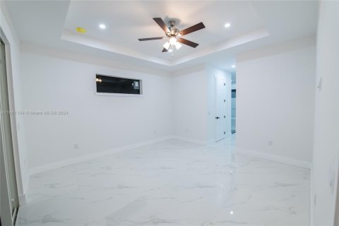 Villa ou maison à vendre à Cape Coral, Floride: 4 chambres, 255.76 m2 № 2269729 - photo 19