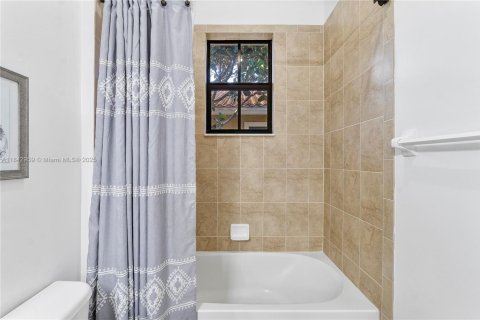 House in Parkland, Florida 4 bedrooms, 276.11 sq.m. № 1836255 - photo 21