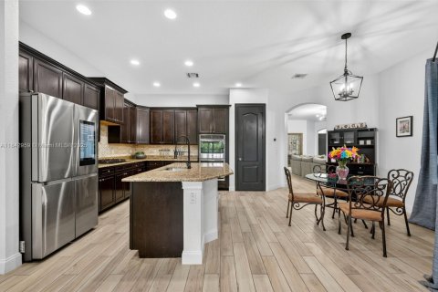 House in Parkland, Florida 4 bedrooms, 276.11 sq.m. № 1836255 - photo 10