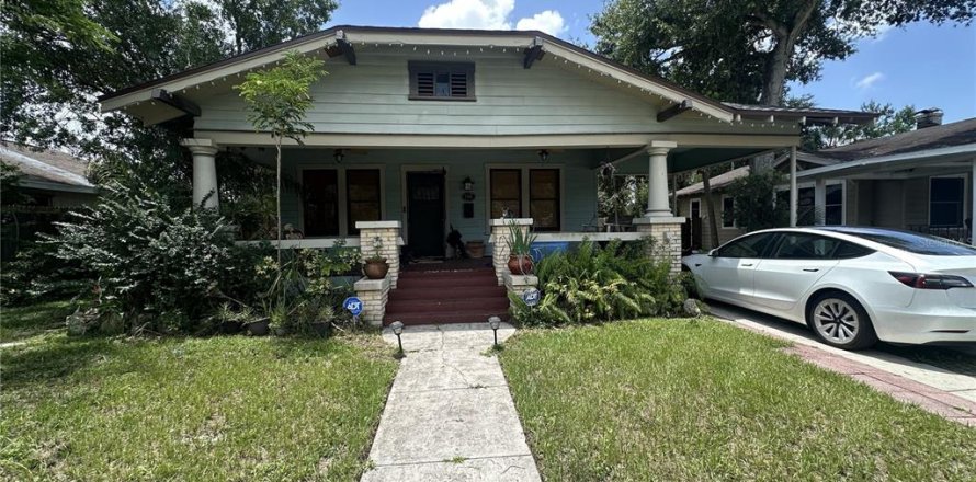 House in Tampa, Florida 3 bedrooms, 150.5 sq.m. № 1847577