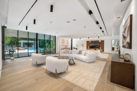 Casa en venta en Miami, Florida, 6 dormitorios, 820.61 m2 № 2053771 - foto 13