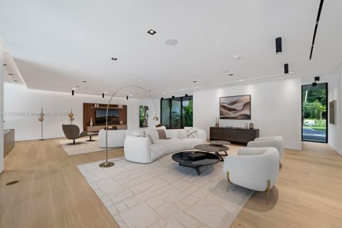 Casa en venta en Miami, Florida, 6 dormitorios, 820.61 m2 № 2053771 - foto 11