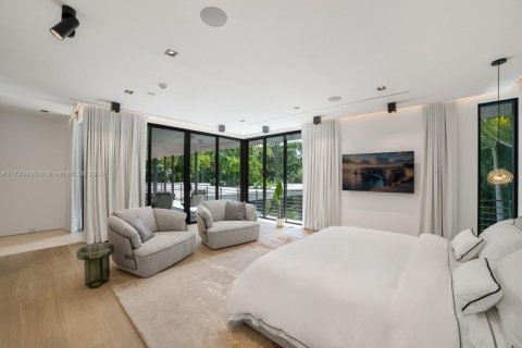 Casa en venta en Miami, Florida, 6 dormitorios, 820.61 m2 № 2053771 - foto 29