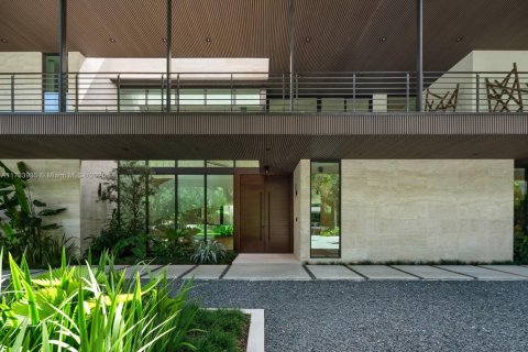 Casa en venta en Miami, Florida, 6 dormitorios, 820.61 m2 № 2053771 - foto 2