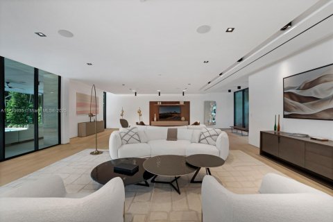 Casa en venta en Miami, Florida, 6 dormitorios, 820.61 m2 № 2053771 - foto 10