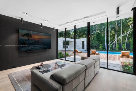 Casa en venta en Miami, Florida, 6 dormitorios, 820.61 m2 № 2053771 - foto 23