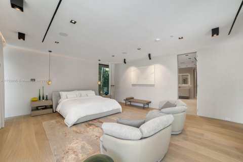 Casa en venta en Miami, Florida, 6 dormitorios, 820.61 m2 № 2053771 - foto 30