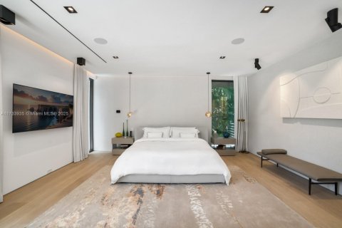 Casa en venta en Miami, Florida, 6 dormitorios, 820.61 m2 № 2053771 - foto 28
