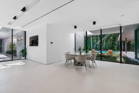 Casa en venta en Miami, Florida, 6 dormitorios, 820.61 m2 № 2053771 - foto 20