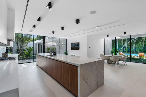 Casa en venta en Miami, Florida, 6 dormitorios, 820.61 m2 № 2053771 - foto 21