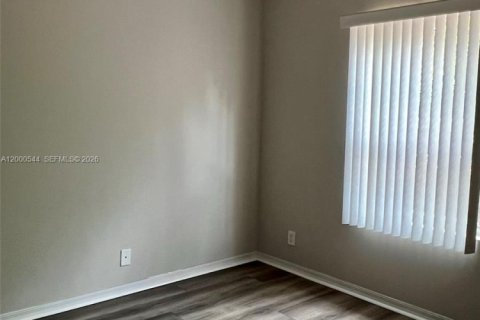 Townhouse in Palm Springs, Florida 3 bedrooms, 143.35 sq.m. № 2064754 - photo 17