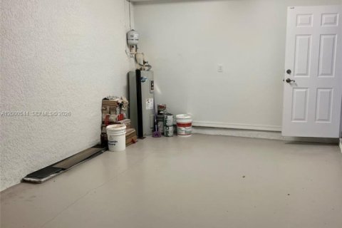 Townhouse in Palm Springs, Florida 3 bedrooms, 143.35 sq.m. № 2064754 - photo 23