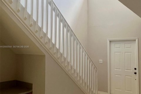 Townhouse in Palm Springs, Florida 3 bedrooms, 143.35 sq.m. № 2064754 - photo 8