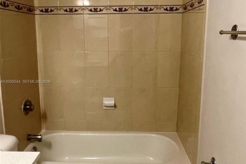 Townhouse in Palm Springs, Florida 3 bedrooms, 143.35 sq.m. № 2064754 - photo 21