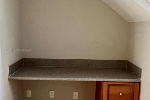 Townhouse in Palm Springs, Florida 3 bedrooms, 143.35 sq.m. № 2064754 - photo 6