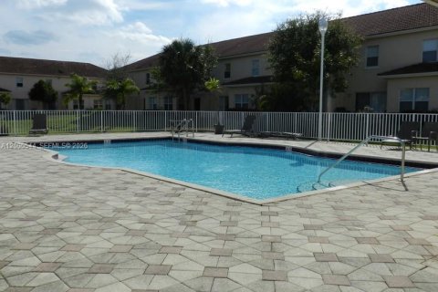 Townhouse in Palm Springs, Florida 3 bedrooms, 143.35 sq.m. № 2064754 - photo 26