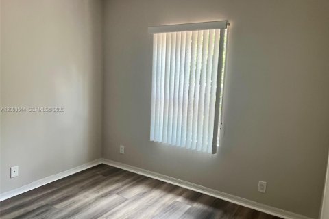 Townhouse in Palm Springs, Florida 3 bedrooms, 143.35 sq.m. № 2064754 - photo 18