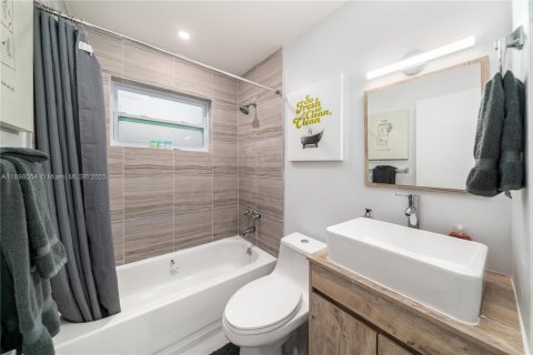 Commercial property in Miami, Florida 168.71 sq.m. № 1949572 - photo 30